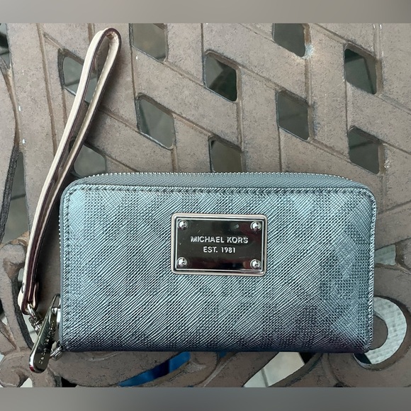 MICHAEL KORS Gunmetal Silver Metallic Mirrored MK Logo Wallet Wristlet - Picture 1 of 4